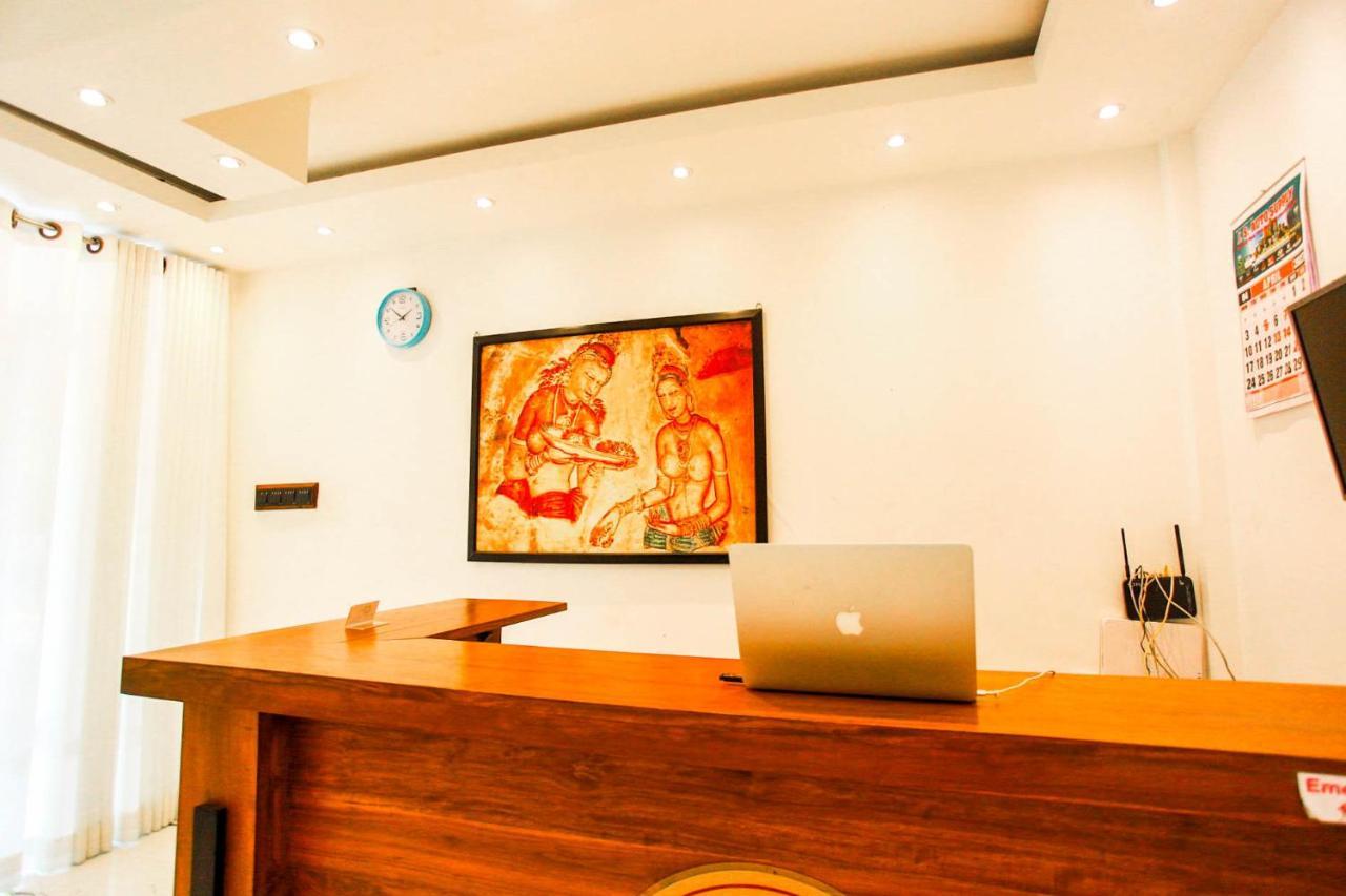 Supreme Dambulla Hotell Exteriör bild