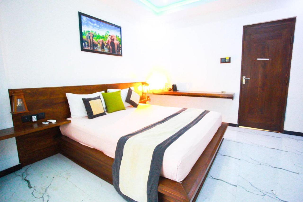 Supreme Dambulla Hotell Exteriör bild